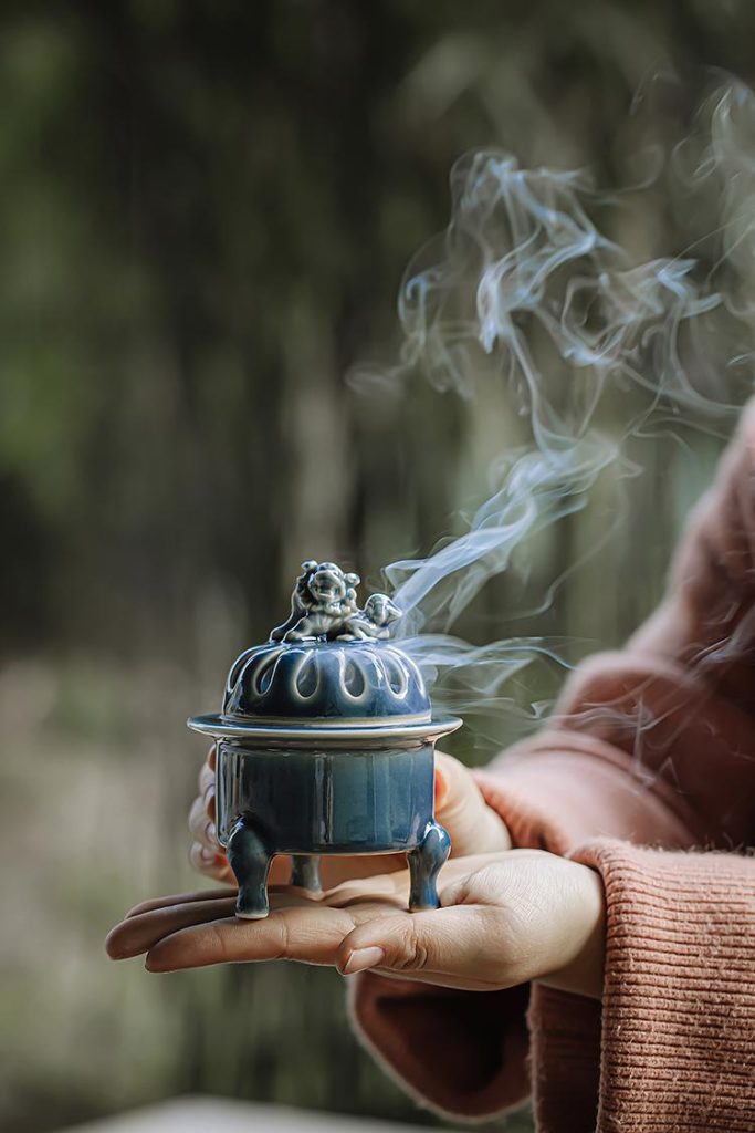 Jingdezhen Three-Legged Ceramic Incense Burner with Lion Lid