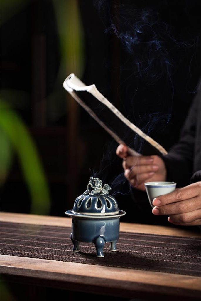 Jingdezhen Three-Legged Ceramic Incense Burner with Lion Lid