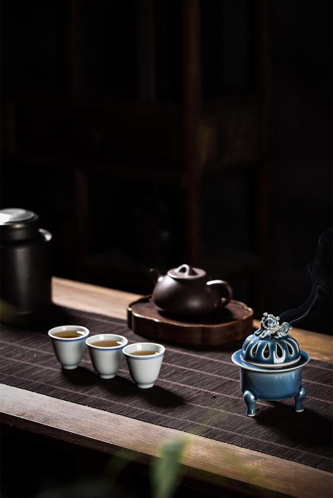 Jingdezhen Three-Legged Ceramic Incense Burner with Lion Lid