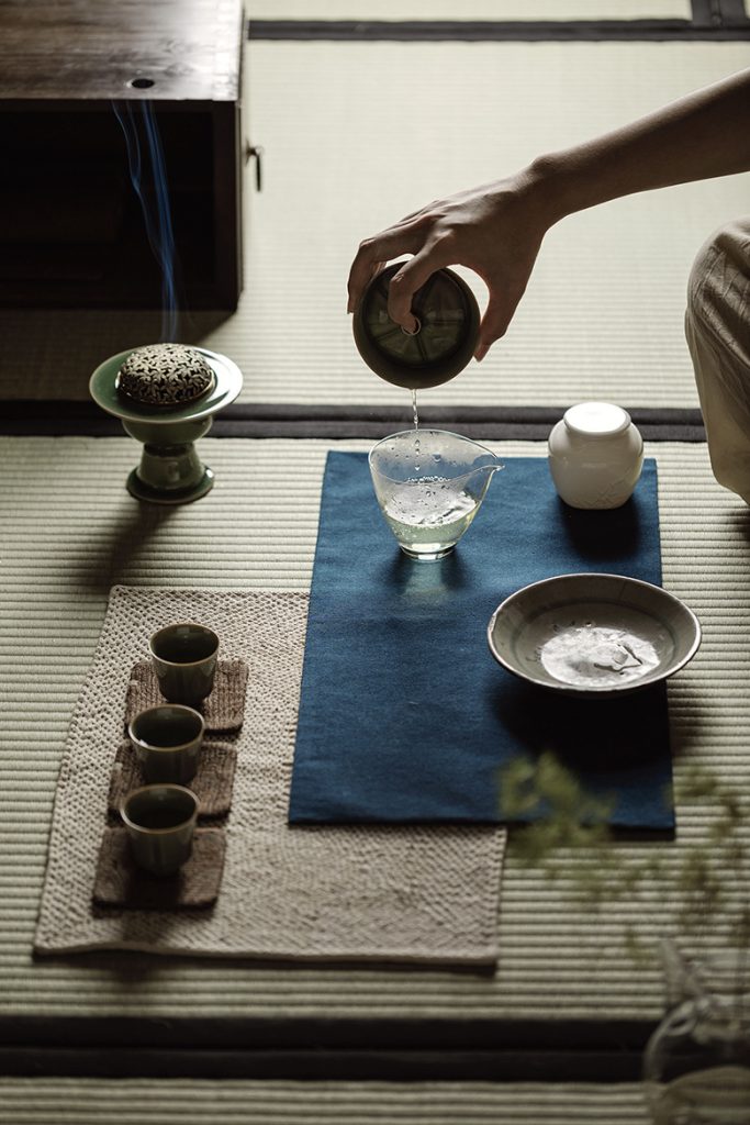 Traditional Yue Kiln Ceramic Gaiwan Tea Set