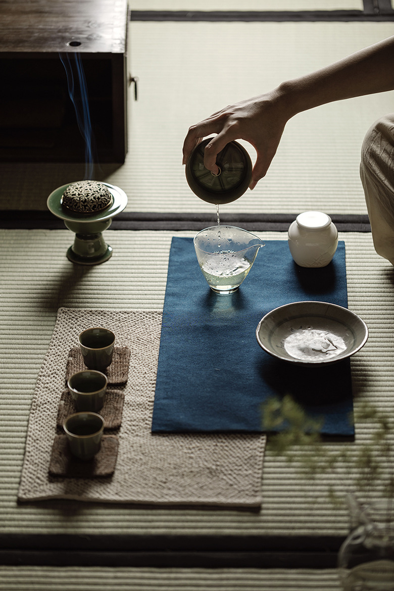 Traditional Yue Kiln Ceramic Gaiwan Tea Set
