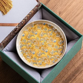 Chinese Porcelain Round Decorative Tray with Auspicious Clouds