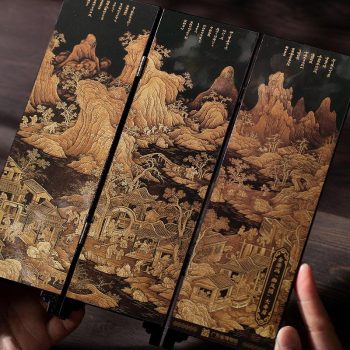 Small Folding Screen Featuring Chaozhou Woodcarving