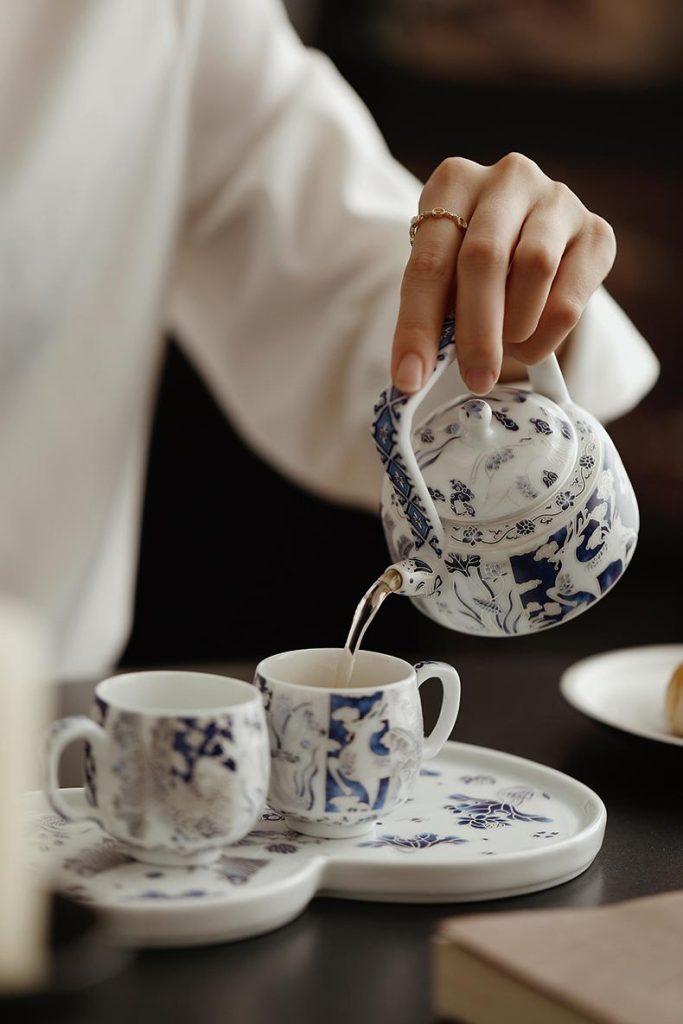 Deer-Patterned Blue White Porcelain Tea Set with Gift Box_-main