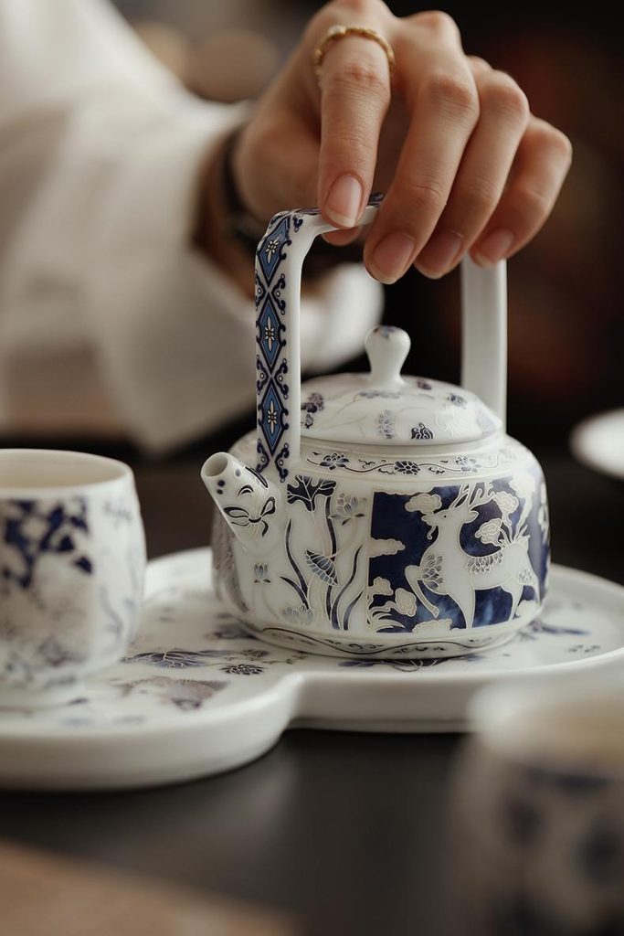Deer-Patterned Blue White Porcelain Tea Set with Gift Box_-main