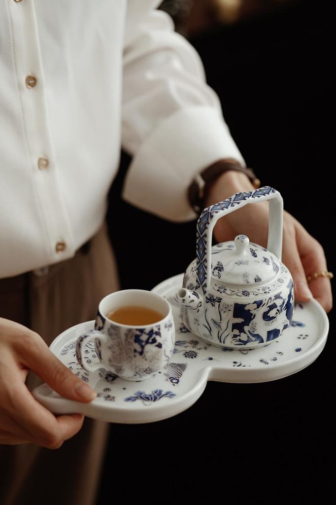 Deer-Patterned Blue White Porcelain Tea Set with Gift Box_-main