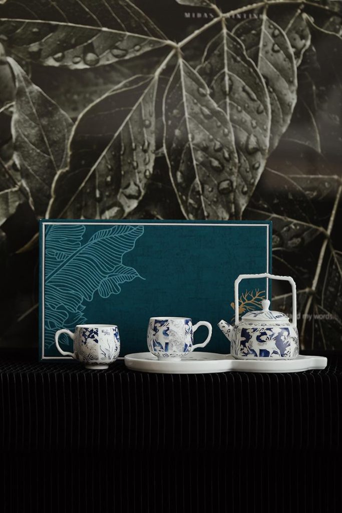 Deer-Patterned Blue White Porcelain Tea Set with Gift Box_-main