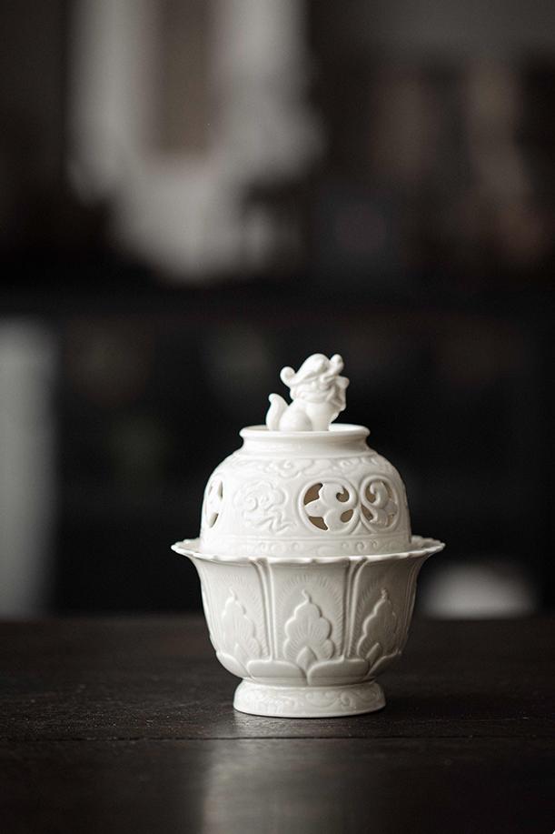 White Porcelain Incense Burner with Foo Dog Lid_002
